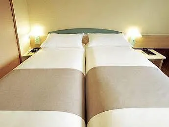 Ibis Hotel 3*
