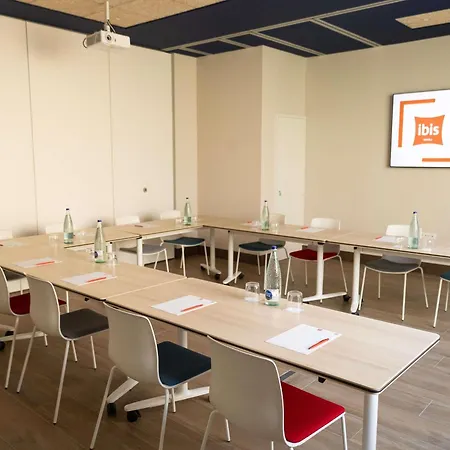 Ibis 3* Elx