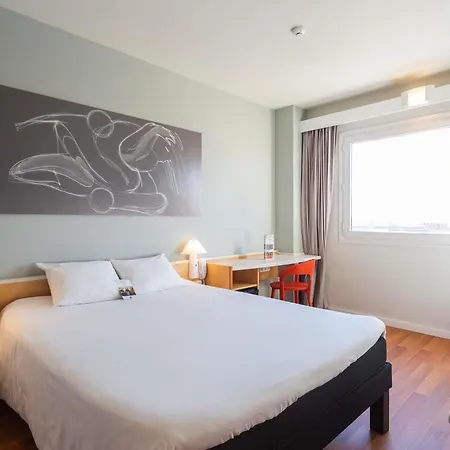 Ibis Hotel 3*